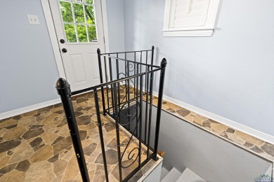 Welcome to this beautifully maintained 2-bedroom, 2-bathroom on Pinecrest Country Club in Texas - for sale on GolfHomes.com, golf home, golf lot