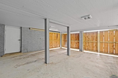 Welcome to this beautifully maintained 2-bedroom, 2-bathroom on Pinecrest Country Club in Texas - for sale on GolfHomes.com, golf home, golf lot