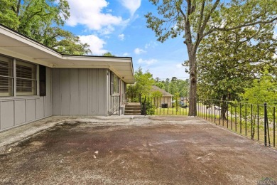 Welcome to this beautifully maintained 2-bedroom, 2-bathroom on Pinecrest Country Club in Texas - for sale on GolfHomes.com, golf home, golf lot