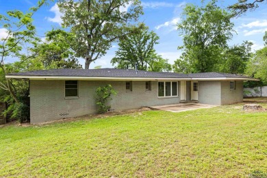 Welcome to this beautifully maintained 2-bedroom, 2-bathroom on Pinecrest Country Club in Texas - for sale on GolfHomes.com, golf home, golf lot