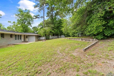 Welcome to this beautifully maintained 2-bedroom, 2-bathroom on Pinecrest Country Club in Texas - for sale on GolfHomes.com, golf home, golf lot