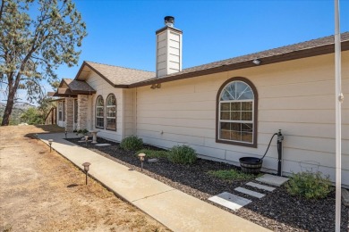 Serene Mountain Living in Yosemite Lakes Park! Nestled in the on Yosemite Lakes Park Golf Course in California - for sale on GolfHomes.com, golf home, golf lot