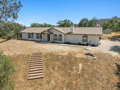 Serene Mountain Living in Yosemite Lakes Park! Nestled in the on Yosemite Lakes Park Golf Course in California - for sale on GolfHomes.com, golf home, golf lot