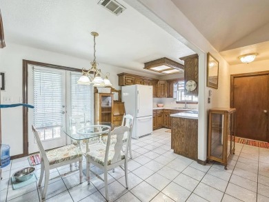 Adorable single family home in Original Townsite... NO HOA fees! on South Padre Island Golf Club in Texas - for sale on GolfHomes.com, golf home, golf lot