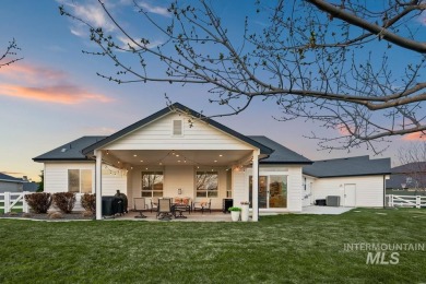 Luxury and comfort with Room to Roam. Escape suburban life at on Purple Sage Golf Course in Idaho - for sale on GolfHomes.com, golf home, golf lot