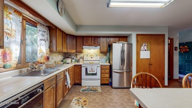 Welcome to this expansive 4 bedroom 4 bath home perfectly on The Hideout Golf in Pennsylvania - for sale on GolfHomes.com, golf home, golf lot