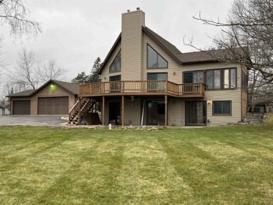 Sold 'AS IS'!   2882 SqFt, 3 bedroom, 3 bath home has a lot of on Sugar Springs Country Club in Michigan - for sale on GolfHomes.com, golf home, golf lot