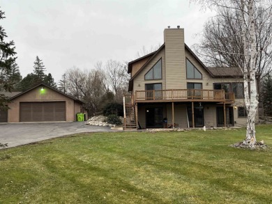 Sold 'AS IS'!   2882 SqFt, 3 bedroom, 3 bath home has a lot of on Sugar Springs Country Club in Michigan - for sale on GolfHomes.com, golf home, golf lot