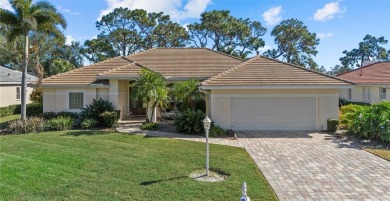 UPDATED ROOF, AC  MORE! Home! 8111 Fairhaven Glen, University on University Park Country Club in Florida - for sale on GolfHomes.com, golf home, golf lot