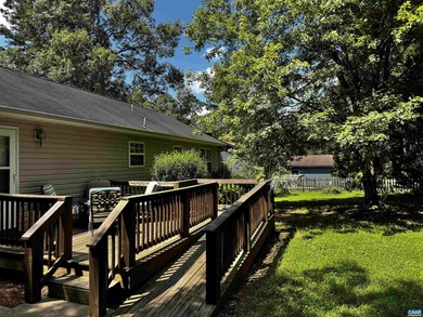 Bright & Cozy One-Level Home in Lake Monticello Discover easy on Lake Monticello Golf Course in Virginia - for sale on GolfHomes.com, golf home, golf lot