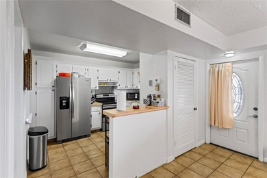 Beautifully maintained top-floor unit in sought-after Hollybrook on Hollybrook Golf and Tennis Club  in Florida - for sale on GolfHomes.com, golf home, golf lot
