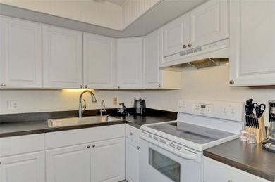 WELCOME TO YOUR PERFECT SLICE OF PARADISE ON BEAUTIFUL VENICE on Lake Venice Golf Club in Florida - for sale on GolfHomes.com, golf home, golf lot