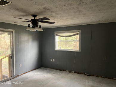 STUNNING 4/2.5 SPLIT LEVEL LESS THAN 3 BLOCKS FROM HYDE PARK on Hyde Park Golf Club in Florida - for sale on GolfHomes.com, golf home, golf lot