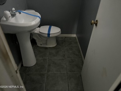 STUNNING 4/2.5 SPLIT LEVEL LESS THAN 3 BLOCKS FROM HYDE PARK on Hyde Park Golf Club in Florida - for sale on GolfHomes.com, golf home, golf lot