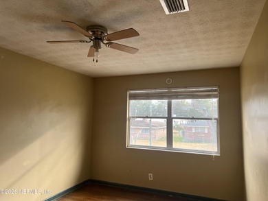 STUNNING 4/2.5 SPLIT LEVEL LESS THAN 3 BLOCKS FROM HYDE PARK on Hyde Park Golf Club in Florida - for sale on GolfHomes.com, golf home, golf lot