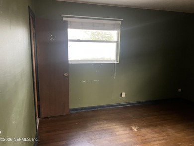 STUNNING 4/2.5 SPLIT LEVEL LESS THAN 3 BLOCKS FROM HYDE PARK on Hyde Park Golf Club in Florida - for sale on GolfHomes.com, golf home, golf lot