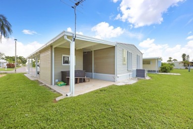 Super Cute Move-In Ready Home in Golfing Community!  Welcome to on Maple Leaf Golf and Country Club in Florida - for sale on GolfHomes.com, golf home, golf lot