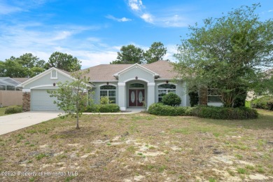 Looking for more room to grow? This spacious, 3 bedroom/2 on Silverthorn Country Club in Florida - for sale on GolfHomes.com, golf home, golf lot