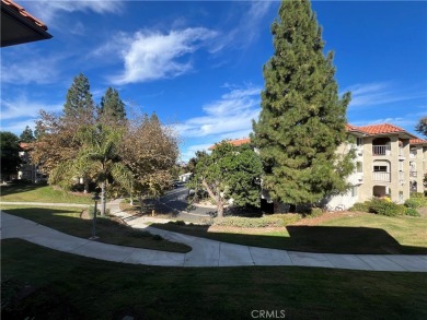End unit, 3-bedroom, 2-bathroom Villa Puerta, boasting mountain on Leisure Village Par 3 Golf Course in California - for sale on GolfHomes.com, golf home, golf lot