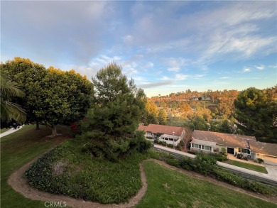 End unit, 3-bedroom, 2-bathroom Villa Puerta, boasting mountain on Leisure Village Par 3 Golf Course in California - for sale on GolfHomes.com, golf home, golf lot