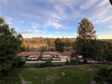 End unit, 3-bedroom, 2-bathroom Villa Puerta, boasting mountain on Leisure Village Par 3 Golf Course in California - for sale on GolfHomes.com, golf home, golf lot