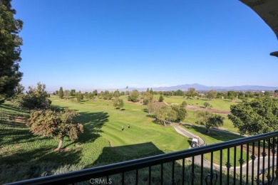 End unit, 3-bedroom, 2-bathroom Villa Puerta, boasting mountain on Leisure Village Par 3 Golf Course in California - for sale on GolfHomes.com, golf home, golf lot