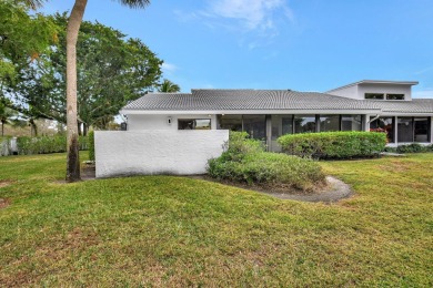 Charming and tastefully furnished 3-bedroom (2 bedrooms plus on Hunters Run Golf and Country Club in Florida - for sale on GolfHomes.com, golf home, golf lot