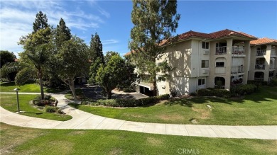 End unit, 3-bedroom, 2-bathroom Villa Puerta, boasting mountain on Leisure Village Par 3 Golf Course in California - for sale on GolfHomes.com, golf home, golf lot