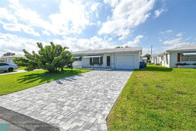 2 bed, 1 and half bath residence tailored for those seeking the on Leisureville Community Association in Florida - for sale on GolfHomes.com, golf home, golf lot