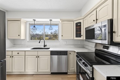 Cristina Luckey, M: , soldbyluckey,   - Enjoy golf course living on The Knolls Golf Course in Nebraska - for sale on GolfHomes.com, golf home, golf lot