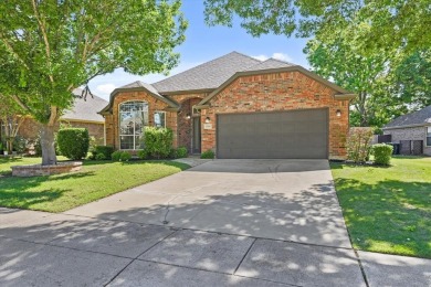Welcome to this charming 4 bed, 2 bath home in the heart of on Oakmont Country Club in Texas - for sale on GolfHomes.com, golf home, golf lot