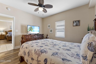 SELLER IS VERY MOTIVATED! This Residence Has 3 Bedrooms, 3 Baths on Signal Hill Golf Course, Inc. in Florida - for sale on GolfHomes.com, golf home, golf lot