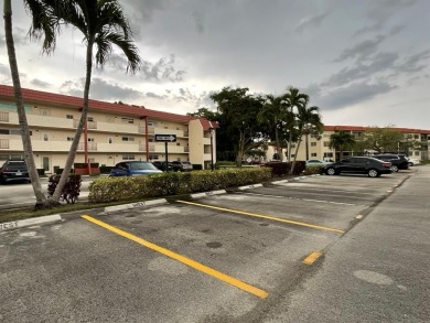Well maintained updated 2/2 55+ condo, first floor with serene on Hollybrook Golf and Tennis Club  in Florida - for sale on GolfHomes.com, golf home, golf lot
