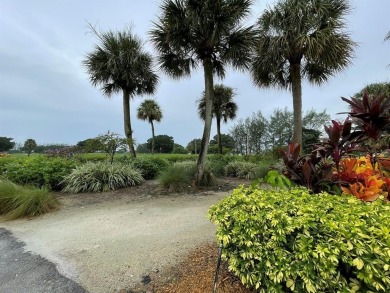 Well maintained updated 2/2 55+ condo, first floor with serene on Hollybrook Golf and Tennis Club  in Florida - for sale on GolfHomes.com, golf home, golf lot