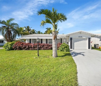 Lovely Corner Leisureville Home (55+) located just east of on Leisureville Community Golf Course in Florida - for sale on GolfHomes.com, golf home, golf lot