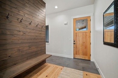 Don't miss this turnkey opportunity to own a beautifully on Sunriver Caldera Springs Golf Course in Oregon - for sale on GolfHomes.com, golf home, golf lot