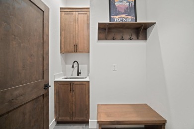 Don't miss this turnkey opportunity to own a beautifully on Sunriver Caldera Springs Golf Course in Oregon - for sale on GolfHomes.com, golf home, golf lot