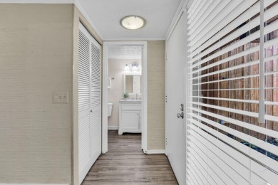 Welcome to this beautifully updated condominium located in the on Little Turtle Golf Club in Ohio - for sale on GolfHomes.com, golf home, golf lot