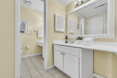 Welcome to this beautifully updated condominium located in the on Little Turtle Golf Club in Ohio - for sale on GolfHomes.com, golf home, golf lot