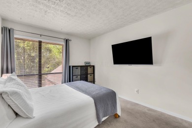 Welcome to this beautifully updated condominium located in the on Little Turtle Golf Club in Ohio - for sale on GolfHomes.com, golf home, golf lot