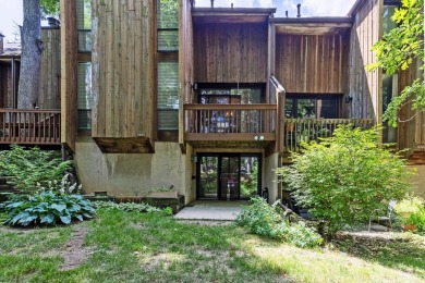 Welcome to this beautifully updated condominium located in the on Little Turtle Golf Club in Ohio - for sale on GolfHomes.com, golf home, golf lot
