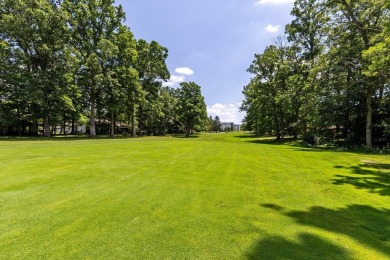 Welcome to this beautifully updated condominium located in the on Little Turtle Golf Club in Ohio - for sale on GolfHomes.com, golf home, golf lot