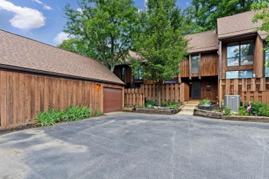 Welcome to this beautifully updated condominium located in the on Little Turtle Golf Club in Ohio - for sale on GolfHomes.com, golf home, golf lot