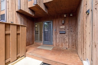 Welcome to this beautifully updated condominium located in the on Little Turtle Golf Club in Ohio - for sale on GolfHomes.com, golf home, golf lot