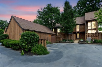 Welcome to this beautifully updated condominium located in the on Little Turtle Golf Club in Ohio - for sale on GolfHomes.com, golf home, golf lot