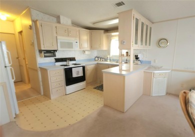 1996 MOBILE HOME IN ACTIVE 55+ COMMUNITY. FURNISHED one bedroom on River Run Golf Links in Florida - for sale on GolfHomes.com, golf home, golf lot