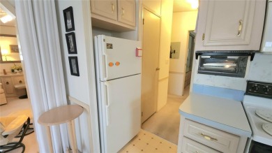 1996 MOBILE HOME IN ACTIVE 55+ COMMUNITY. FURNISHED one bedroom on River Run Golf Links in Florida - for sale on GolfHomes.com, golf home, golf lot