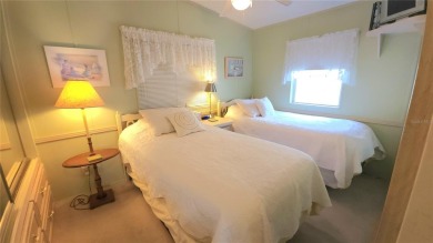 1996 MOBILE HOME IN ACTIVE 55+ COMMUNITY. FURNISHED one bedroom on River Run Golf Links in Florida - for sale on GolfHomes.com, golf home, golf lot