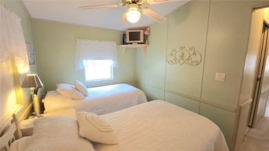 1996 MOBILE HOME IN ACTIVE 55+ COMMUNITY. FURNISHED one bedroom on River Run Golf Links in Florida - for sale on GolfHomes.com, golf home, golf lot