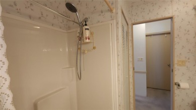 1996 MOBILE HOME IN ACTIVE 55+ COMMUNITY. FURNISHED one bedroom on River Run Golf Links in Florida - for sale on GolfHomes.com, golf home, golf lot
